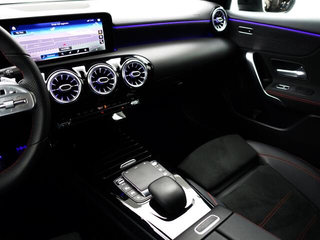 Mercedes-Benz A-KLASSE 250 AMG Night Edition Design aut- Panoramadak, Sfeerverlichting, Dynamic select, Lane Assist, Park Assist, Design Afwerking