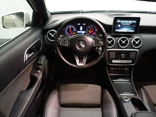 Mercedes-Benz A-KLASSE 180 d AMG Night Edition Aut- Panodak, Xenon Led, Sfeerverlichting, Dynamic Select, Clima