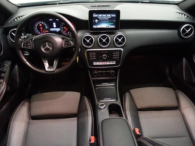 Mercedes-Benz A-KLASSE 180 d AMG Night Edition Aut- Panodak, Xenon Led, Sfeerverlichting, Dynamic Select, Clima
