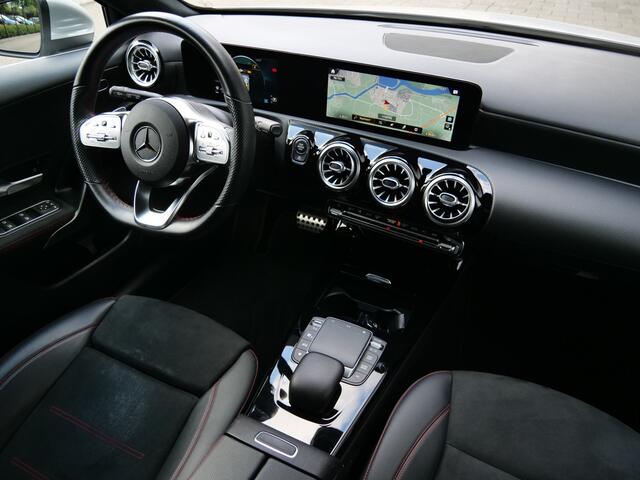 Mercedes-Benz A-KLASSE 200 164pk Luxury Line AUTOMAAT AMG-styling / LED-koplampen / Camera