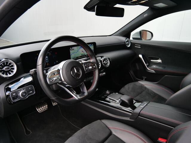 Mercedes-Benz A-KLASSE 200 164pk Luxury Line AUTOMAAT AMG-styling / LED-koplampen / Camera