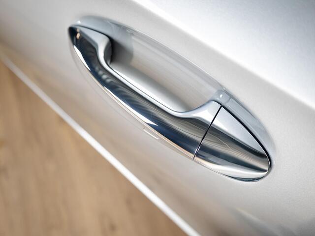 Mercedes-Benz A-KLASSE Hatchback 180 Star Edition Panorama dak