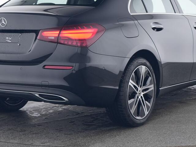 Mercedes-Benz A-KLASSE 250 e Sedan Face Lift Plug-In Hybride Progressive Line Advanced Plus | 18 Inch Velgen | 11 kW Laden | Dodehoek Assist | Stuur en Stoelverwarming . Inclusief 24 maanden Mercedes-Benz Certified garantie voor Europa.