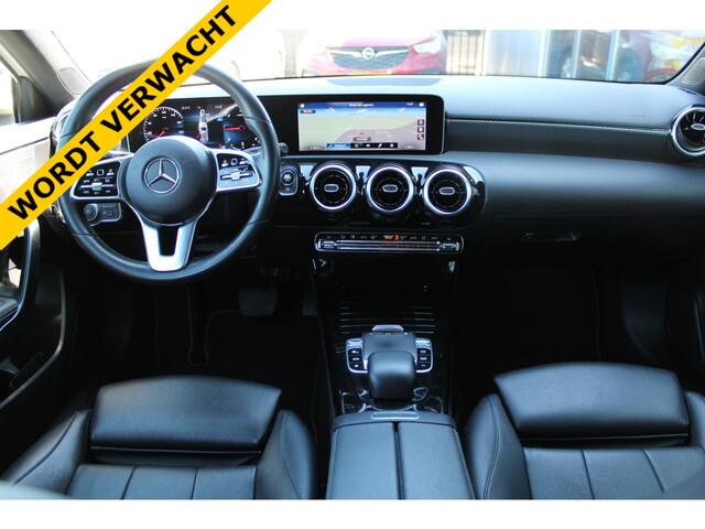 Mercedes-Benz A-KLASSE 180d AUT7 Launch Edition Premium Night LEDER WIDESCREEN CAMERA NAVI 18''