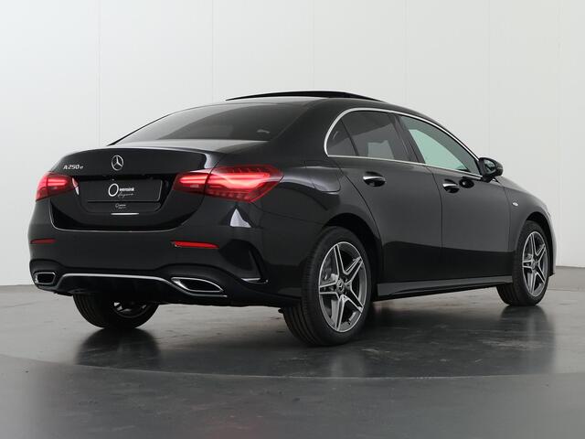 Mercedes-Benz A-KLASSE 250 e Business Solution AMG | Panoramadak | Sfeerverlichting | Donder getinte ramen |