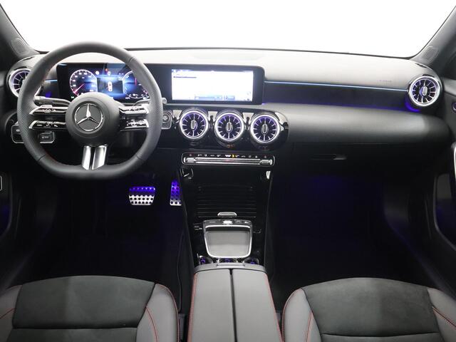 Mercedes-Benz A-KLASSE 250 e Business Solution AMG | Panoramadak | Sfeerverlichting | Donder getinte ramen |
