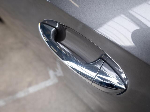 Mercedes-Benz A-KLASSE Hatchback 180 Star Edition AMG Limited Premium PLUS | Panorama dak