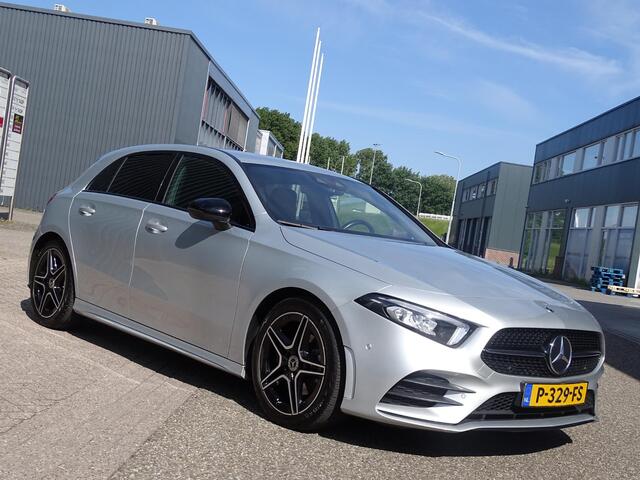 Mercedes-Benz A-KLASSE 180 Business Solution AMG Automaat, Camera, Sfeerverlichting, Navigatie, Multimedia, Airco/ECC, CruiseControl, Leder/Alcantara, Parkeersensoren, LM-velgen