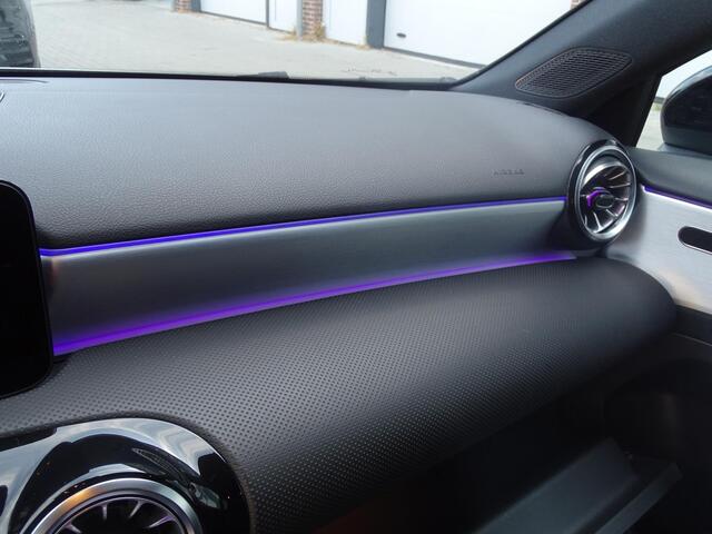 Mercedes-Benz A-KLASSE 180 Business Solution AMG Automaat, Camera, Sfeerverlichting, Navigatie, Multimedia, Airco/ECC, CruiseControl, Leder/Alcantara, Parkeersensoren, LM-velgen