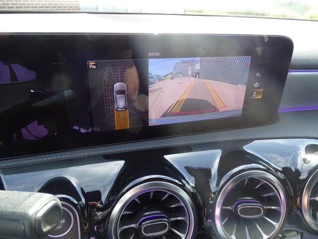 Mercedes-Benz A-KLASSE 180 Business Solution AMG Automaat, Camera, Sfeerverlichting, Navigatie, Multimedia, Airco/ECC, CruiseControl, Leder/Alcantara, Parkeersensoren, LM-velgen