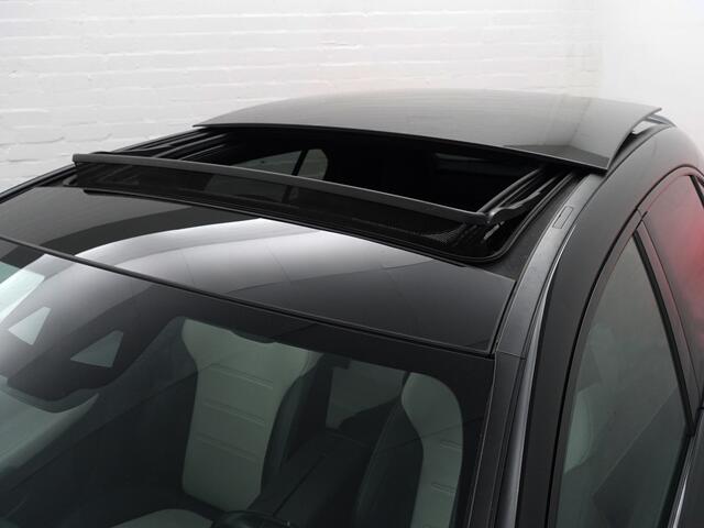 Mercedes-Benz A-KLASSE 250 AMG Premium Plus Aut- Panoramadak, Sfeerverlichting, Two Tone Sport Leder Interieur, Xenon Led, Night Package