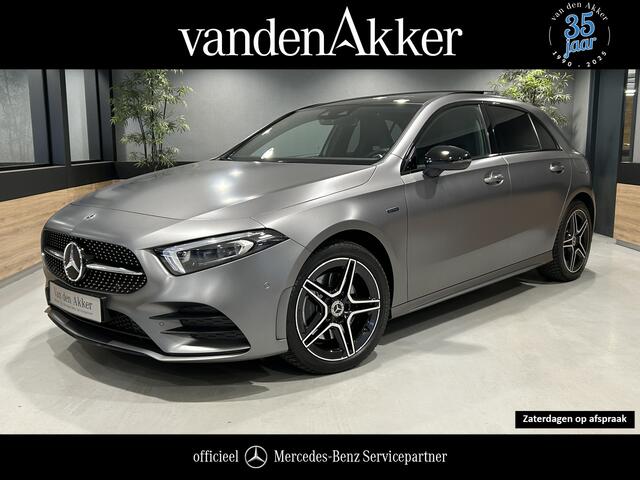 Mercedes-Benz A-KLASSE 250e AMG// Panoramadak // Memory // MultiBeam LED // Keyless // Magno Grijs // Augmented