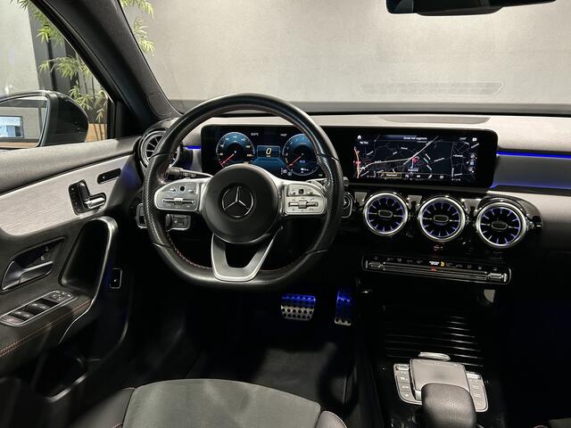 Mercedes-Benz A-KLASSE 250e AMG// Panoramadak // Memory // MultiBeam LED // Keyless // Magno Grijs // Augmented
