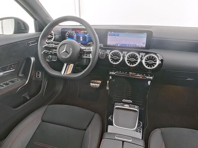 Mercedes-Benz A-KLASSE 250 e AMG Face Lift Plug-In Hybride AMG Line Advanced Plus | Night Pakket | 11kW Laden | Stuur en Stoelverwarming. Inclusief 24 maanden MB Certified garantie voor Europa.
