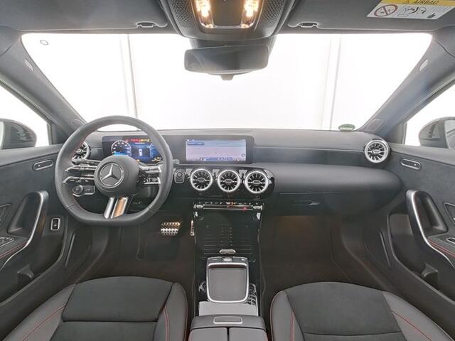 Mercedes-Benz A-KLASSE 250 e AMG Face Lift Plug-In Hybride AMG Line Advanced Plus | Night Pakket | 11kW Laden | Stuur en Stoelverwarming. Inclusief 24 maanden MB Certified garantie voor Europa.