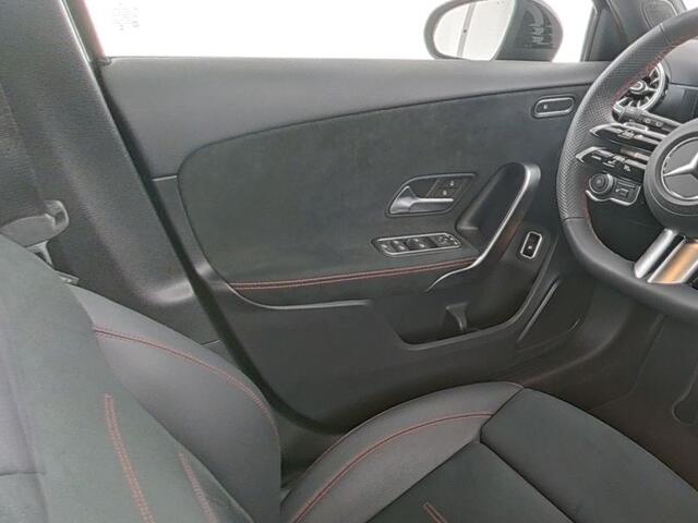 Mercedes-Benz A-KLASSE 250 e AMG Face Lift Plug-In Hybride AMG Line Advanced Plus | Night Pakket | 11kW Laden | Stuur en Stoelverwarming. Inclusief 24 maanden MB Certified garantie voor Europa.