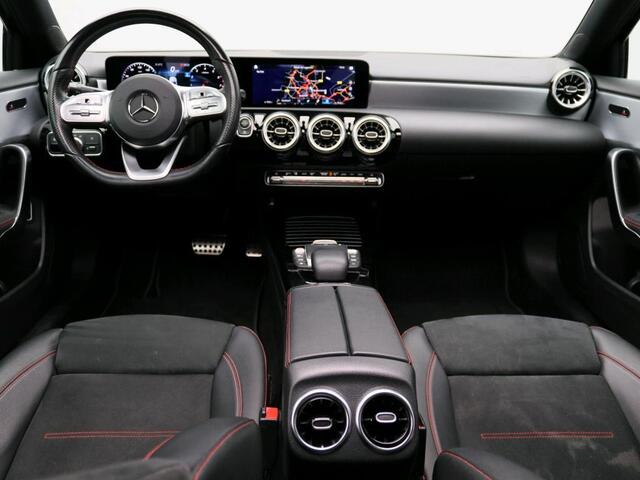 Mercedes-Benz A-KLASSE 180 Business Solution AMG AMG Line | Night Pakket | Panorama Schuif-Kanteldak | Sfeerverlichting. Inclusief 24 maanden Mercedes-Benz Certified garantie voor Europa.