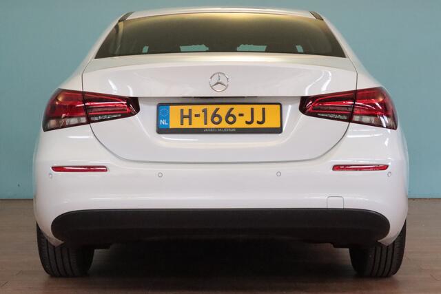 Mercedes-Benz A-KLASSE 180 Business Solution Automaat | NAVI | CLIMA | CAMERA + PDC | CRUISE | LMV |