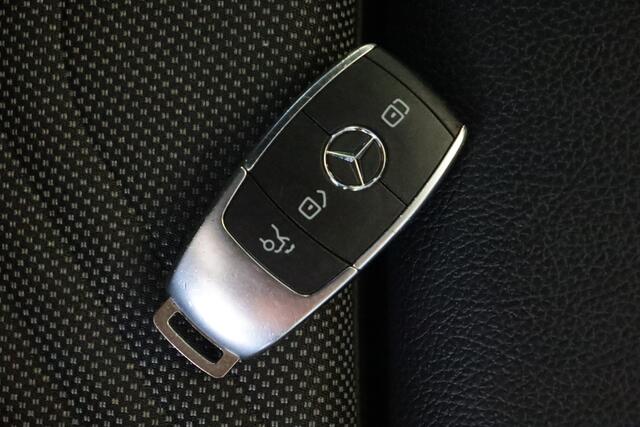 Mercedes-Benz A-KLASSE 180 Business Solution Automaat | NAVI | CLIMA | CAMERA + PDC | CRUISE | LMV |