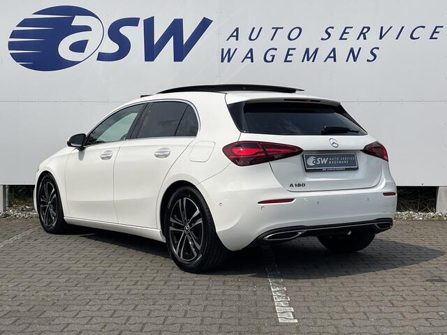 Mercedes-Benz A-KLASSE 180 Luxury Line | Facelift | Pano | Ambiente | Camera | CarPlay | LED | Keyless | DAB+