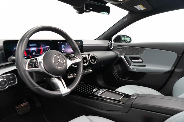 Mercedes-Benz A-KLASSE 250 e Business Solution |Pano|Dodehoek|Unieke Bekleding|