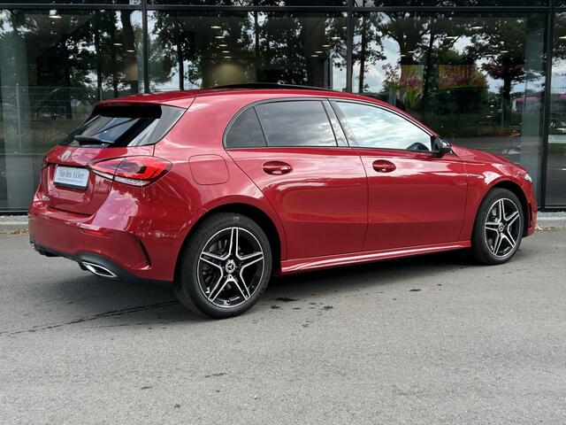 Mercedes-Benz A-KLASSE 250e AMG // Trekhaak // Panoramadak // Sfeerverlichting // Night Pakket // Camera // Designo kleur