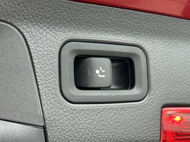 Mercedes-Benz A-KLASSE 250e AMG // Trekhaak // Panoramadak // Sfeerverlichting // Night Pakket // Camera // Designo kleur