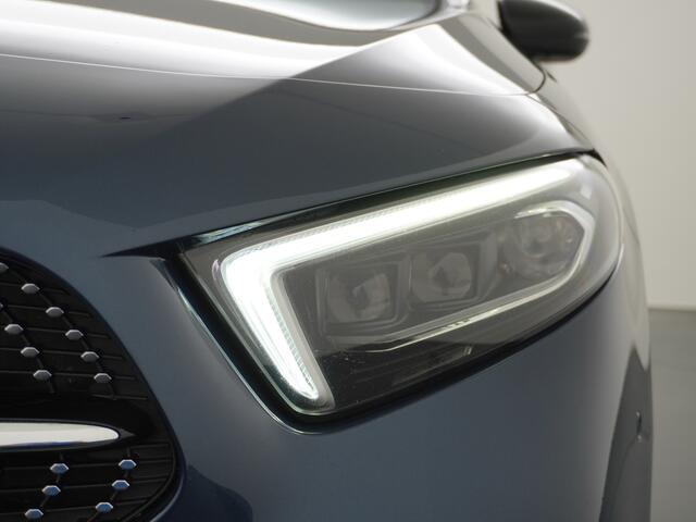 Mercedes-Benz A-KLASSE 250e AMG // Panoramadak // Memory // Trekhaak // Keyless // Carplay // Sfeerverlichting // MultiBeam LED // Night Pakket // Augmented Reality