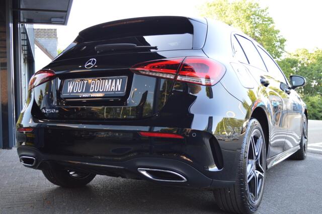 Mercedes-Benz A-KLASSE 250 e AMG Led Panorama Widescreen Sfeer Distronic Camera Trekh. Augmented Pdc
