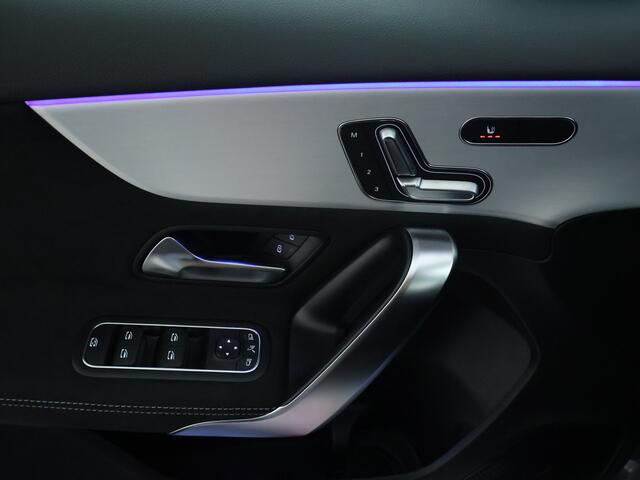 Mercedes-Benz A-KLASSE 180 Business Solution AMG | AMG Line Plus pakket | Nightpakket | Parkeerpakket met 360°-camera | KEYLESS GO | Extra USB-poorten | MULTIBEAM LED | Head-up display | Dodehoekassistent |