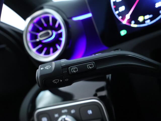 Mercedes-Benz A-KLASSE 250 e Business Solution AMG | Nightpakket | Parkeerpakket met achteruitrijcamera | KEYLESS GO | Sfeerverlichting | MULTIBEAM LED | Stoelverwarming voor | Spiegelpakket | Draadloos oplaadsysteem voor smartphone vooraan |