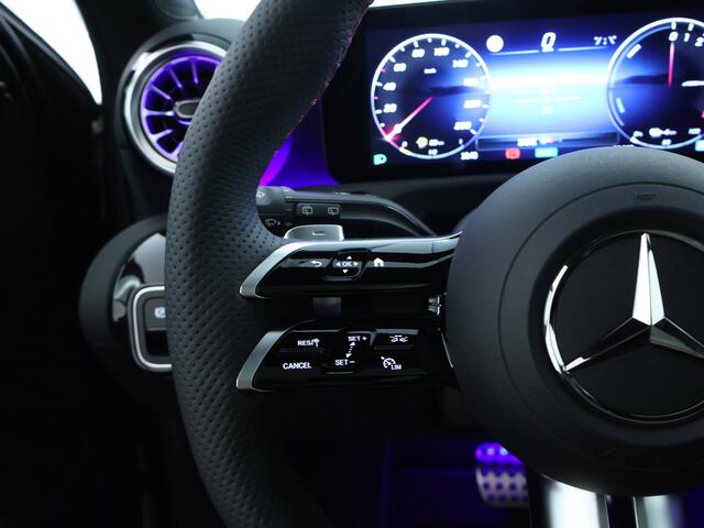 Mercedes-Benz A-KLASSE 250 e Business Solution AMG | Nightpakket | Parkeerpakket met achteruitrijcamera | KEYLESS GO | Sfeerverlichting | MULTIBEAM LED | Stoelverwarming voor | Spiegelpakket | Draadloos oplaadsysteem voor smartphone vooraan |