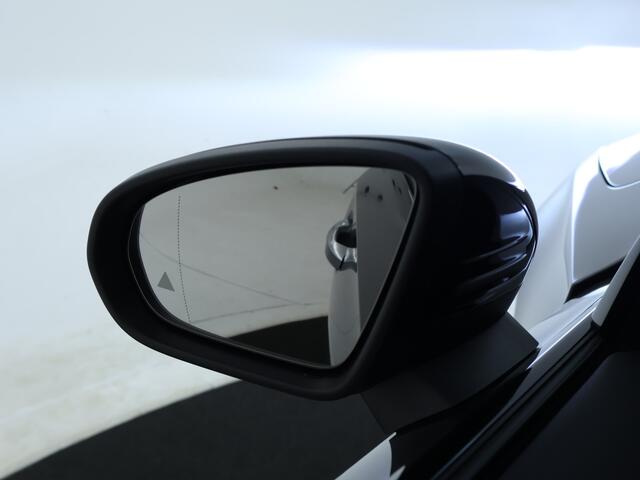 Mercedes-Benz A-KLASSE 180 Business Solution AMG | Nightpakket | Parkeerpakket met 360°-camera | Premium Plus pakket | Dodehoekassistent | Head-up display | Extra USB-poorten | Verwarmde stoelen vooraan | Spiegelpakket |