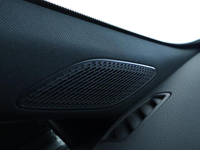 Mercedes-Benz A-KLASSE 180 Business Solution AMG | Nightpakket | Parkeerpakket met 360°-camera | Premium Plus pakket | Dodehoekassistent | Head-up display | Extra USB-poorten | Verwarmde stoelen vooraan | Spiegelpakket |