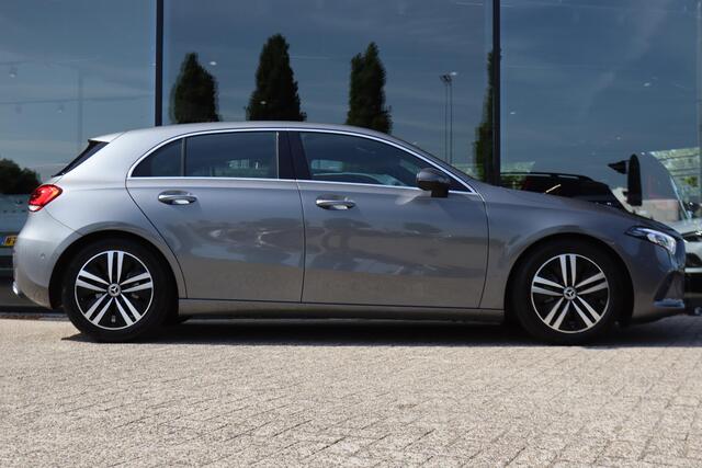 Mercedes-Benz A-KLASSE 180 PREMIUM AUT. | BURMESTER | WIDESCREEN | TREKHAAK | LED | AMBIENT | MEMORY | KEY-LESS |