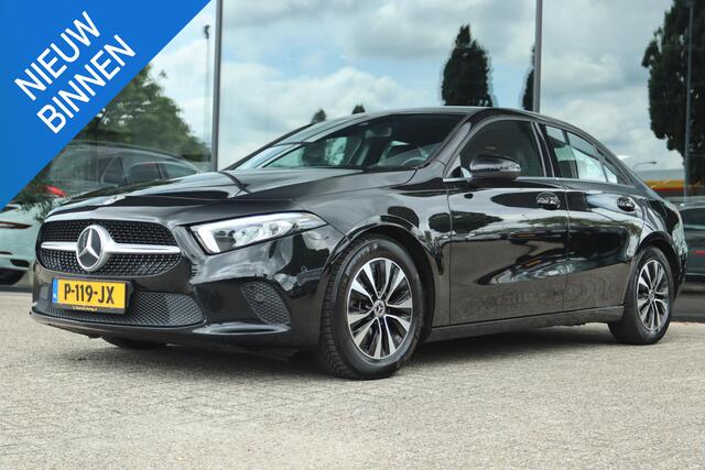 Mercedes-Benz A-KLASSE 180 BUSINESS SOLUTION AUT. | ORIG. NL | WIDESCREEN | TREKHAAK | CARPLAY | CAMERA | LED | STOELVERW.