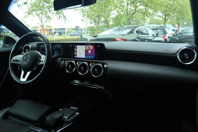Mercedes-Benz A-KLASSE 180 BUSINESS SOLUTION AUT. | ORIG. NL | WIDESCREEN | TREKHAAK | CARPLAY | CAMERA | LED | STOELVERW.