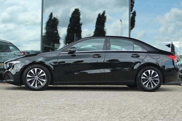 Mercedes-Benz A-KLASSE 180 BUSINESS SOLUTION AUT. | ORIG. NL | WIDESCREEN | TREKHAAK | CARPLAY | CAMERA | LED | STOELVERW.