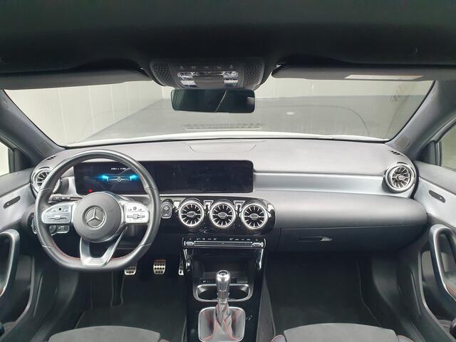 Mercedes-Benz A-KLASSE 180 Business Solution AMG CAMERA/PDC/NAVI/CRUISE/AIRCO/LMV