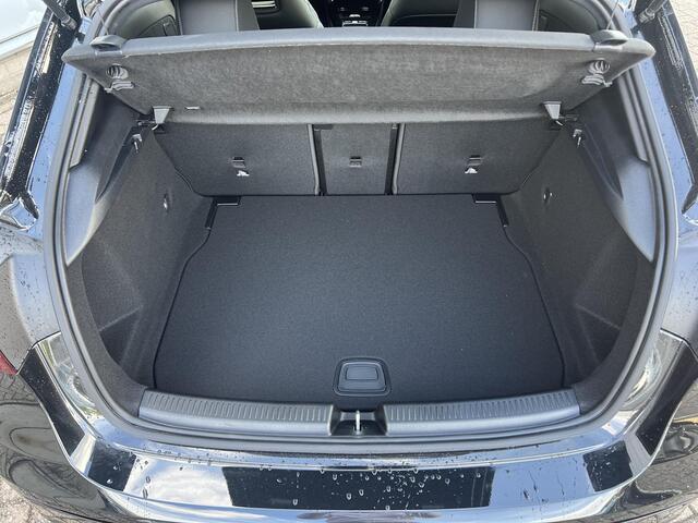 Mercedes-Benz A-KLASSE 180 Business Solution AMG | AMG Plus Pakket | Night Pakket | Panoramadak | Elektrisch Verstelbare Stoelen + Memory | 360° Camera | Head-up Display | Dodehoekassistent | Advanced Sound System | Stoelverwarming | Apple CarPlay | Android Auto