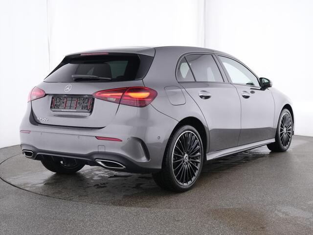 Mercedes-Benz A-KLASSE 250 e AMG Face Lift Plug-In Hybride AMG Line Advanced Plus | Night Pakket | 19 Inch AMG velgen | Stoel en Stuurverwarming. Inclusief 24 maanden MB Certified garantie voor Europa.