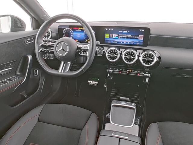 Mercedes-Benz A-KLASSE 250 e AMG Face Lift Plug-In Hybride AMG Line Advanced Plus | Night Pakket | 19 Inch AMG velgen | Stoel en Stuurverwarming. Inclusief 24 maanden MB Certified garantie voor Europa.