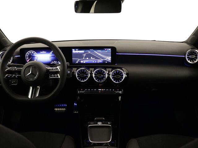 Mercedes-Benz A-KLASSE 250 e AMG NIghtpakket | Distronic | Keyless Go | Dode Hoek Ass | Sfeerverlichting | Alarm | Parkeerpakket met Camera | Inclusief 24 maanden Mercedes-Benz Certified garantie voor Europa.
