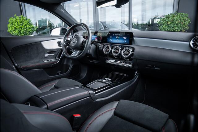 Mercedes-Benz A-KLASSE A180 AMG Line - Panorama | Memory | Burmester | 360 Camera | Elek. Trekhaak