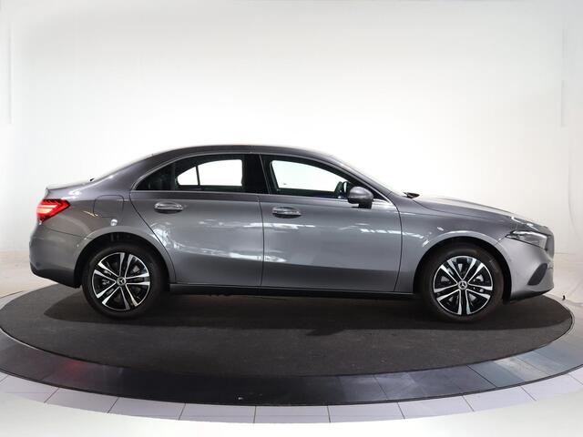 Mercedes-Benz A-KLASSE 250e Star Edition Luxury Line | DISTRONIC | Trekhaak | Dodehoekassistent