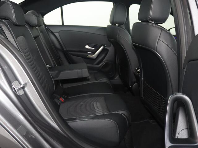 Mercedes-Benz A-KLASSE 250e Star Edition Luxury Line | DISTRONIC | Trekhaak | Dodehoekassistent