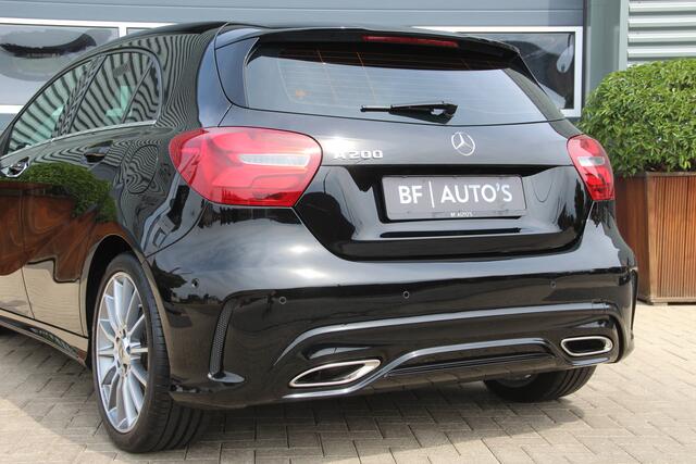 Mercedes-Benz A-KLASSE A200 AMG Line | Distronic Plus | LED | Navi | Camera | Airco | Bluetooth | Dodehoek assistent | LMV18'' Zeer nette auto