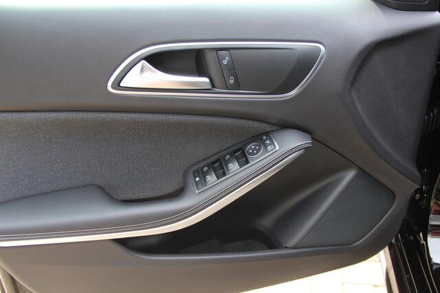 Mercedes-Benz A-KLASSE A200 AMG Line | Distronic Plus | LED | Navi | Camera | Airco | Bluetooth | Dodehoek assistent | LMV18'' Zeer nette auto