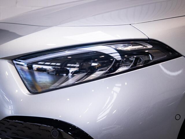 Mercedes-Benz A-KLASSE Hatchback 250 e Star Edition AMG Line Panorama dak