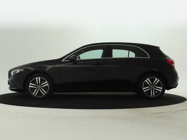 Mercedes-Benz A-KLASSE 250 e Business Solution Luxury Limited | Trekhaak | Sfeerverlichting | Inclusief 24 maanden MB Certified garantie voor Europa.